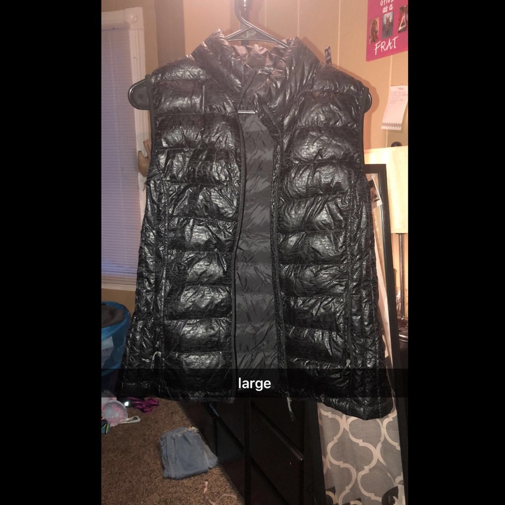 clothes - Picture 2 of 4